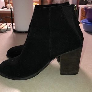 Ecote suede bootie. Black size 6